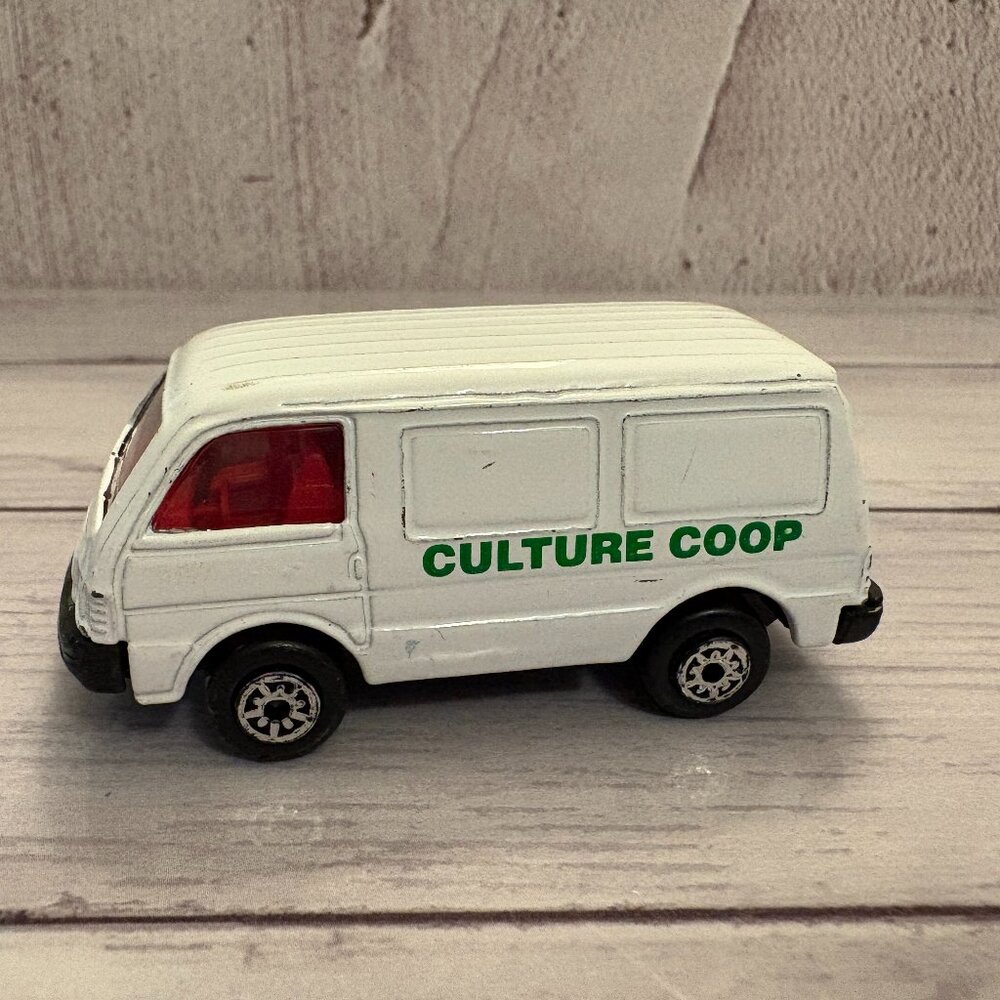 Maisto 1995 Ford Econovan Culture Coop Farm Edition Diecast 1:64 (SKU: 230TO)